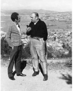 Thiago com Pablo Neruda, no Chile, em 1961 (Foto: Arquivo JB)