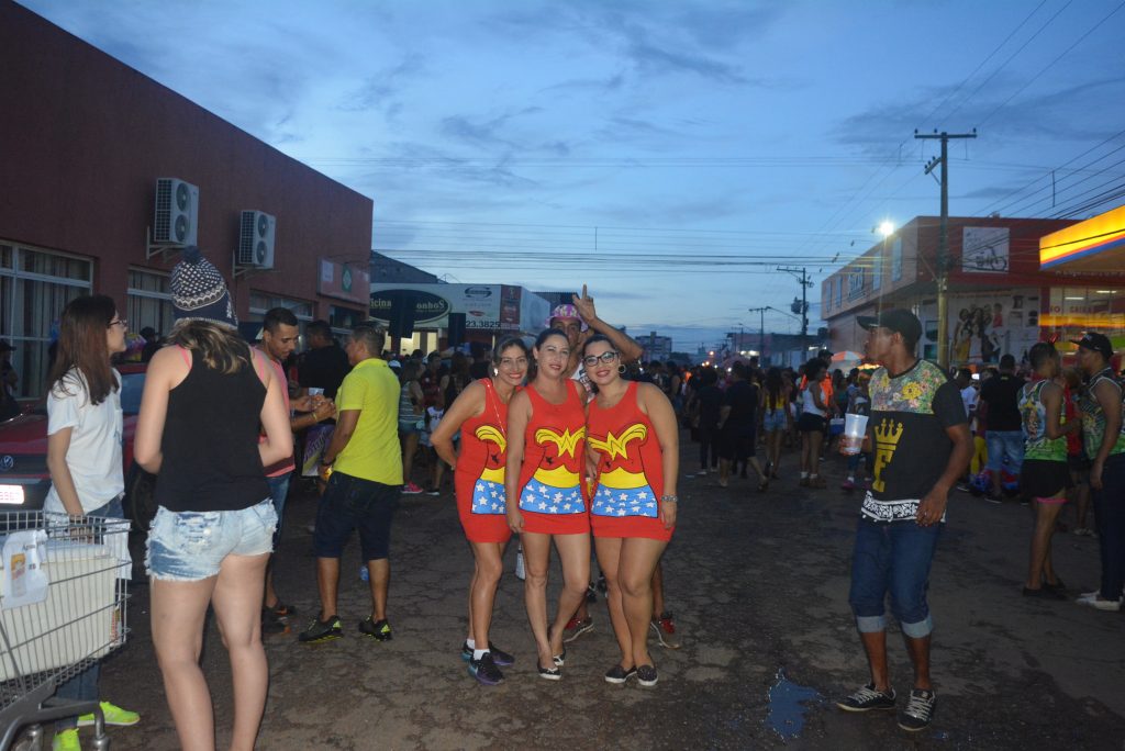 Foliões da “Banda do Vai Quem Quer” celebram a vida